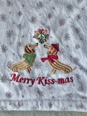 Sleigh Hill Trading Co. Merry Kissmas Dachshund Embroidered Tea Towel White